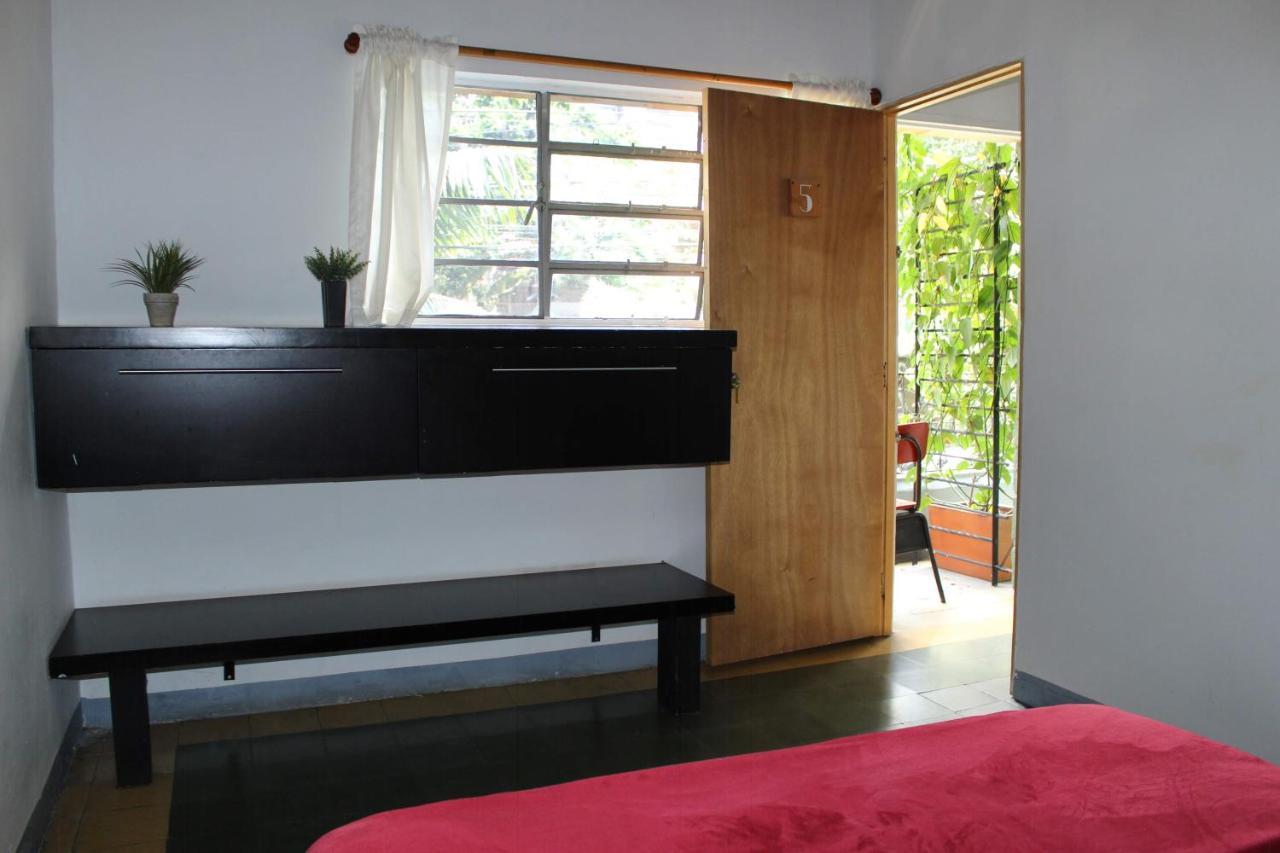 Hostal Casa Estacion Медельин Экстерьер фото