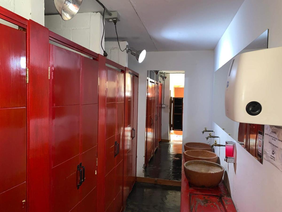 Hostal Casa Estacion Медельин Экстерьер фото