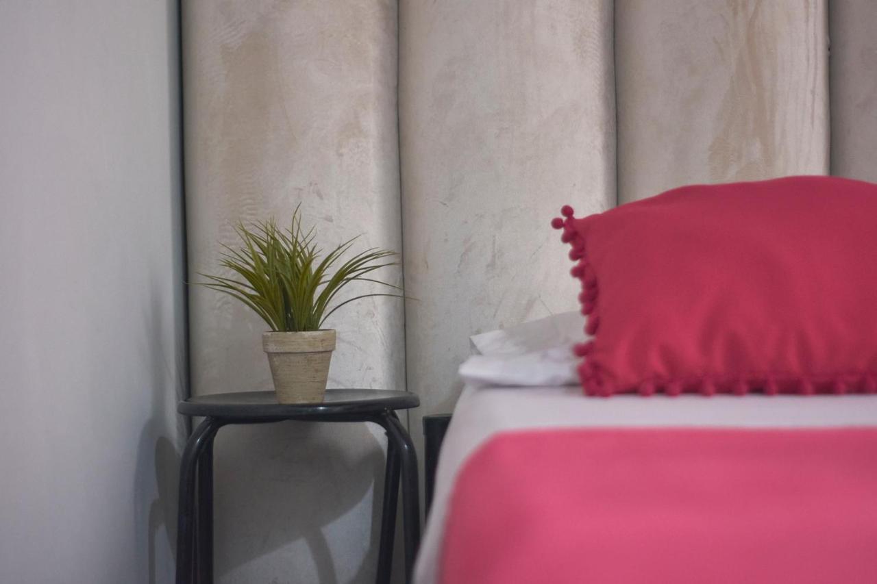 Hostal Casa Estacion Медельин Экстерьер фото