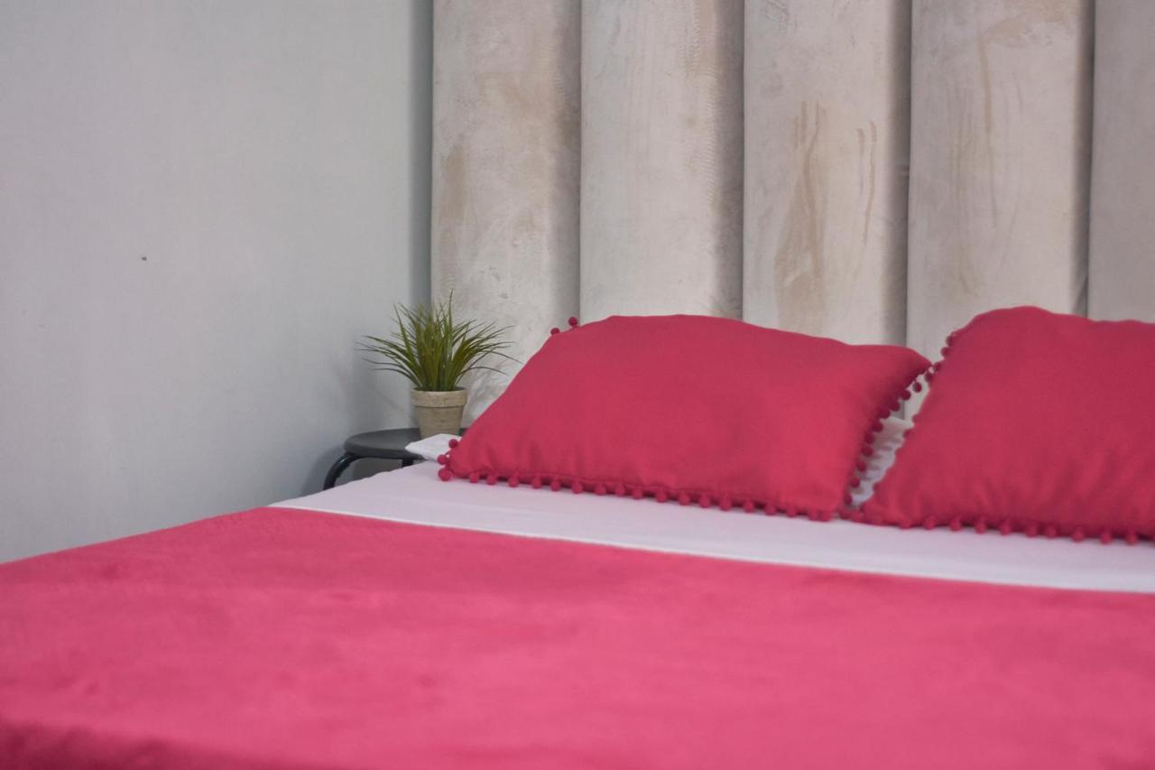 Hostal Casa Estacion Медельин Экстерьер фото