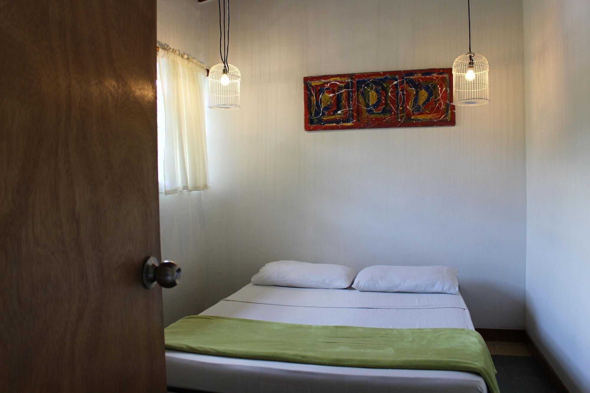 Hostal Casa Estacion Медельин Экстерьер фото