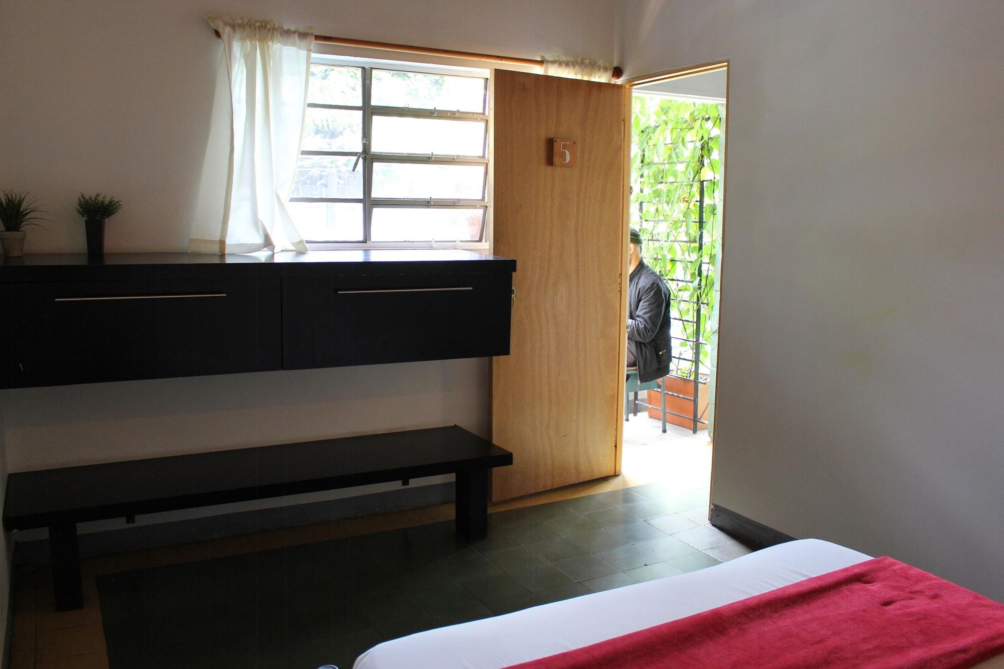 Hostal Casa Estacion Медельин Экстерьер фото