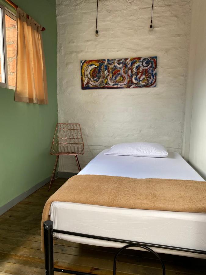 Hostal Casa Estacion Медельин Экстерьер фото