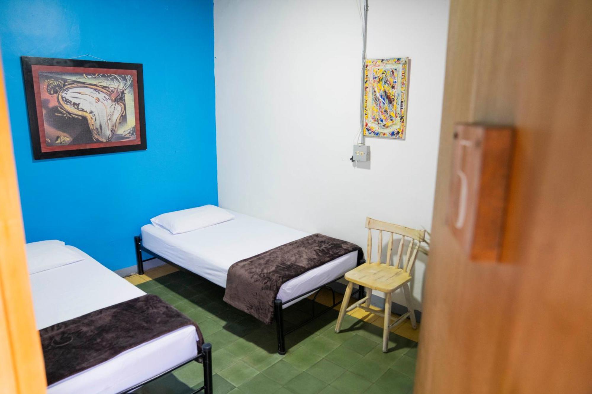 Hostal Casa Estacion Медельин Экстерьер фото