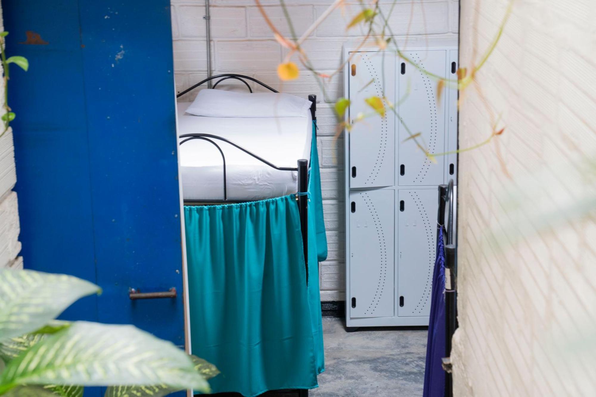 Hostal Casa Estacion Медельин Экстерьер фото