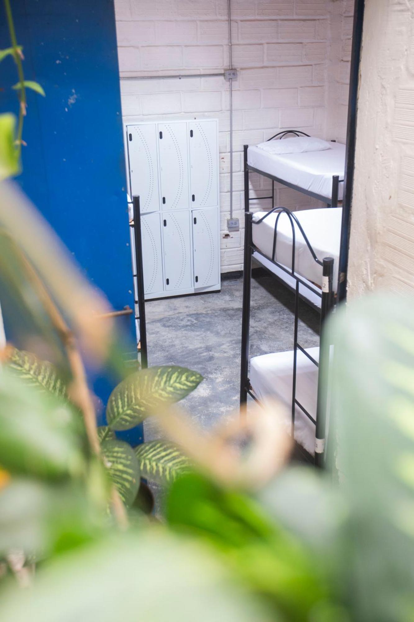 Hostal Casa Estacion Медельин Экстерьер фото