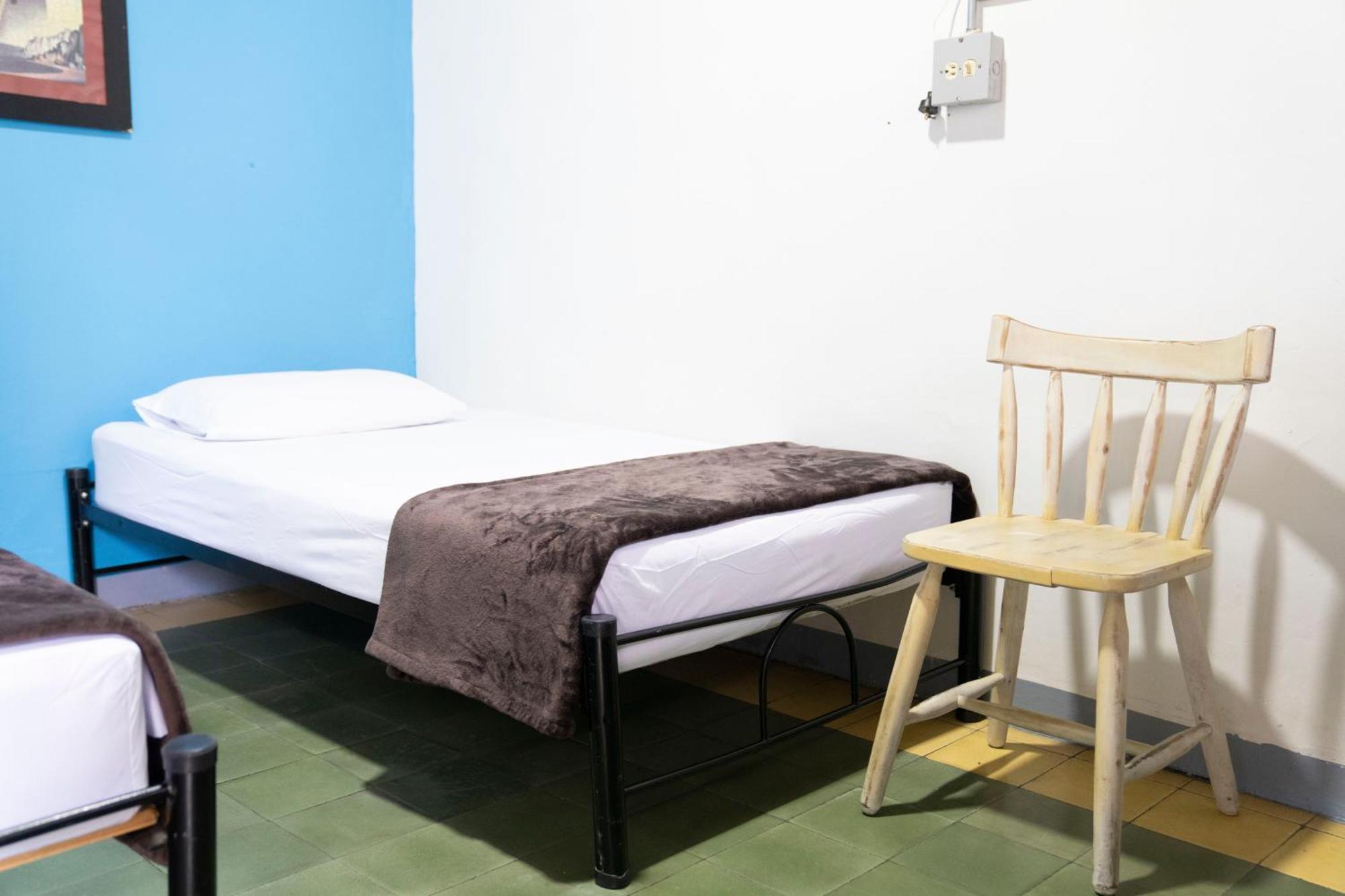 Hostal Casa Estacion Медельин Экстерьер фото
