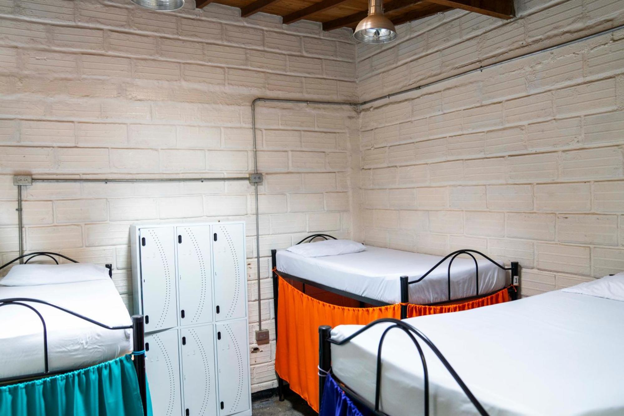 Hostal Casa Estacion Медельин Экстерьер фото