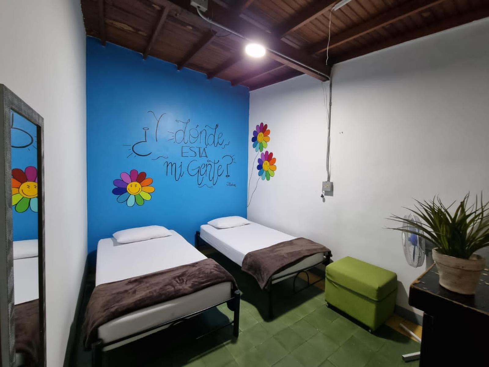 Hostal Casa Estacion Медельин Экстерьер фото